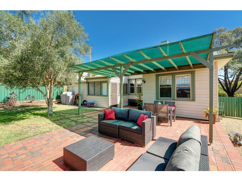 9 Howard Street, Quarry Hill VIC 3550