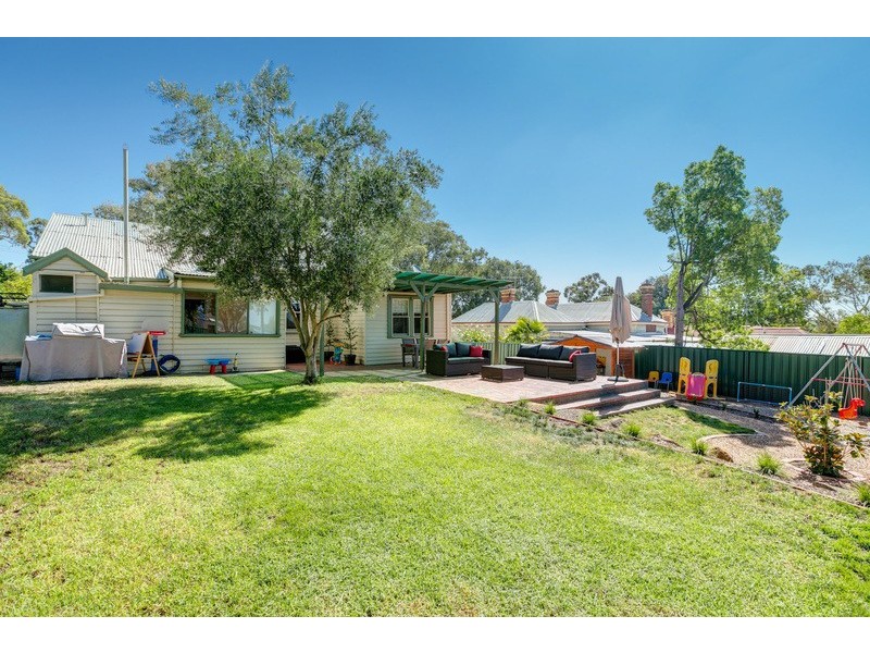 9 Howard Street, Quarry Hill VIC 3550