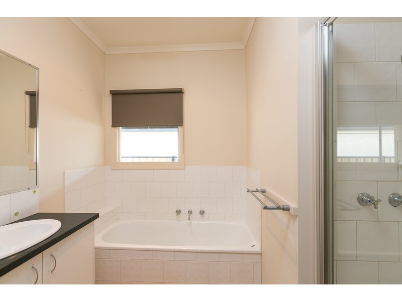 3/16 McLachlan Street, Golden Square VIC 3555