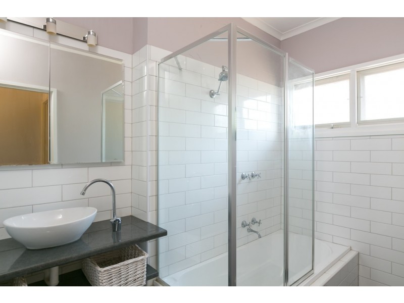 30 Friswell Avenue, Flora Hill VIC 3550