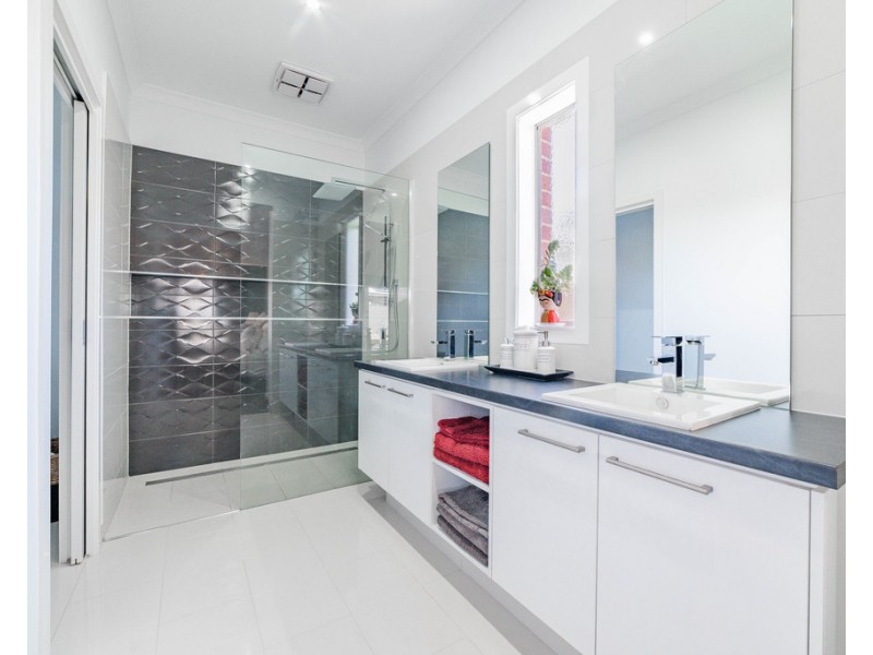 5 McEniry Way, Strathfieldsaye VIC 3551