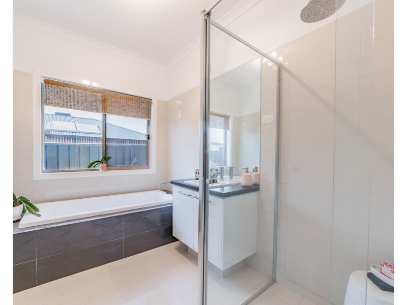 5 McEniry Way, Strathfieldsaye VIC 3551