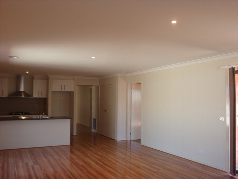 30 Triplett Avenue, Ascot VIC 3551