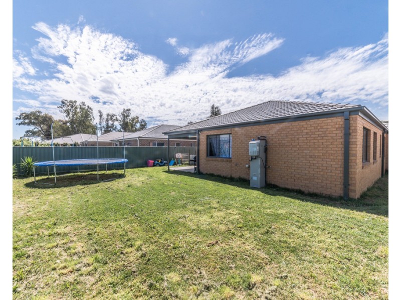 23 Caulfield Drive, Ascot VIC 3551