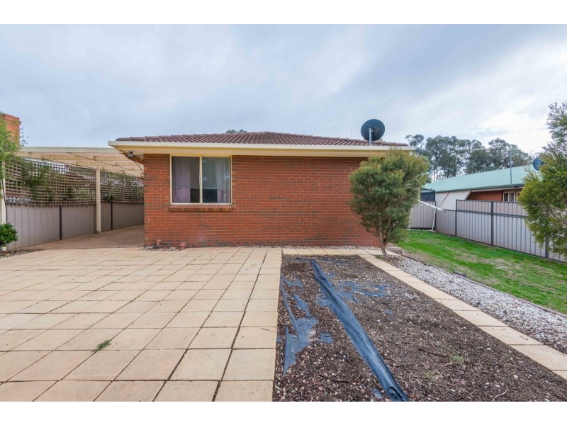 16 Lukin Crescent, Kangaroo Flat VIC 3555