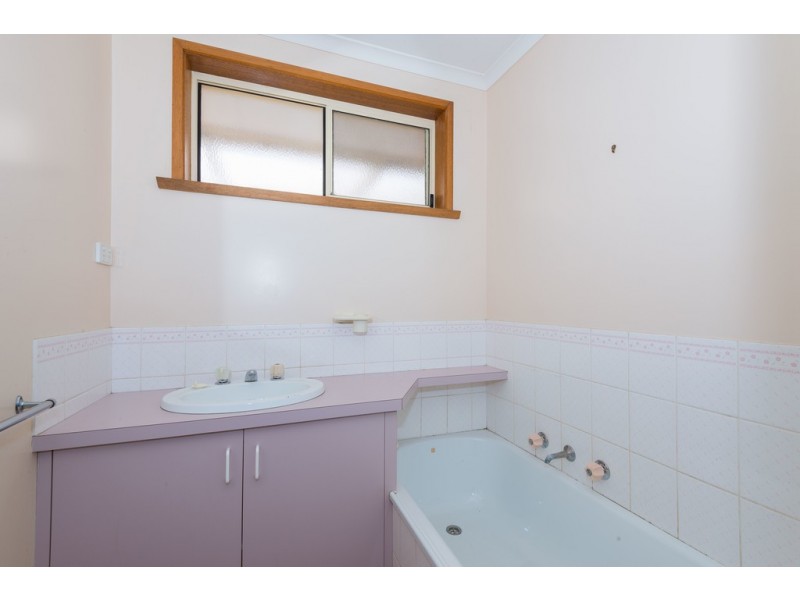 16 Lukin Crescent, Kangaroo Flat VIC 3555