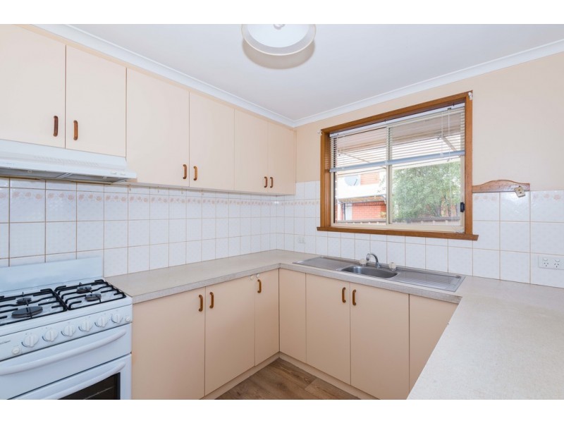 16 Lukin Crescent, Kangaroo Flat VIC 3555