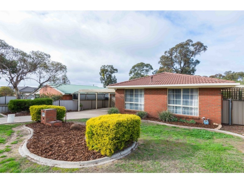 16 Lukin Crescent, Kangaroo Flat VIC 3555