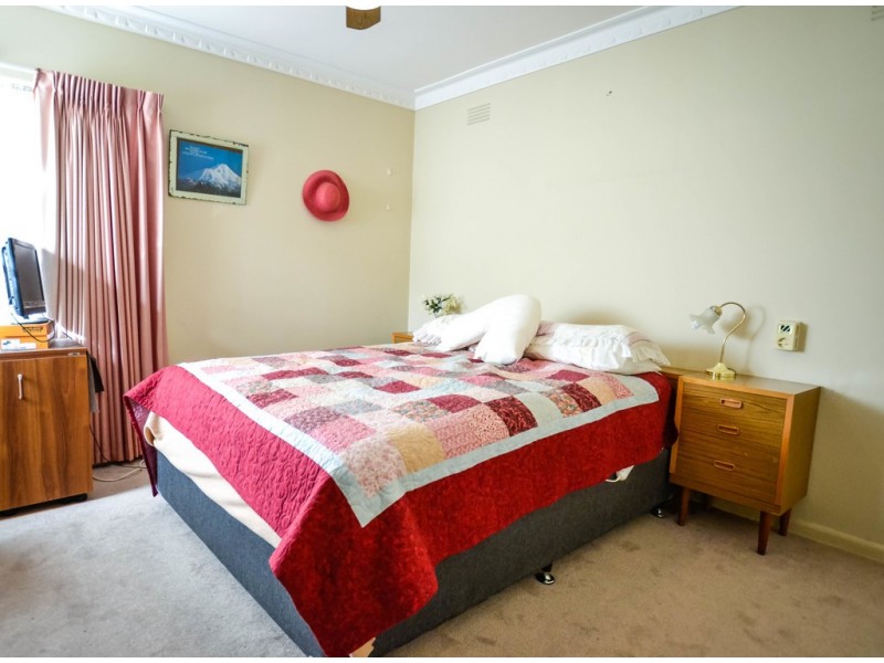 6 Raymond Avenue, Flora Hill VIC 3550