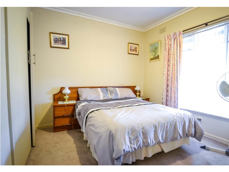 6 Raymond Avenue, Flora Hill VIC 3550