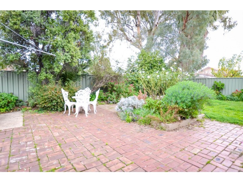 6 Raymond Avenue, Flora Hill VIC 3550