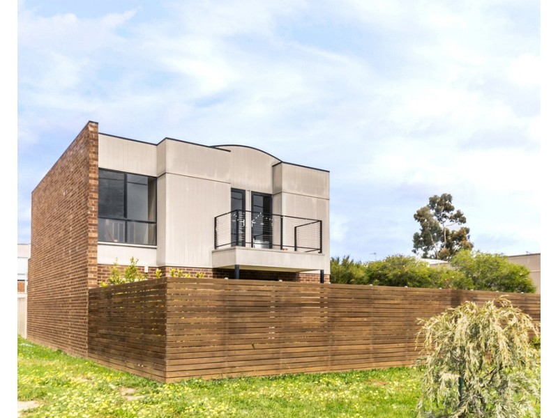 1 Lorne Terrace, Flora Hill VIC 3550