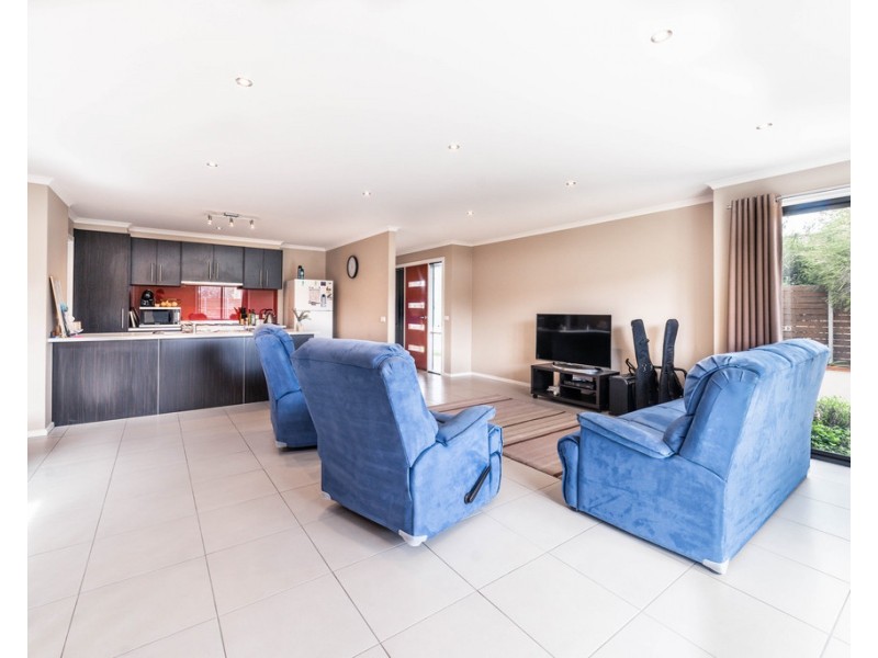 1 Lorne Terrace, Flora Hill VIC 3550