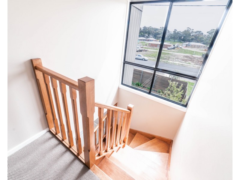 1 Lorne Terrace, Flora Hill VIC 3550