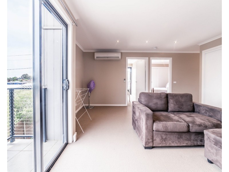 1 Lorne Terrace, Flora Hill VIC 3550