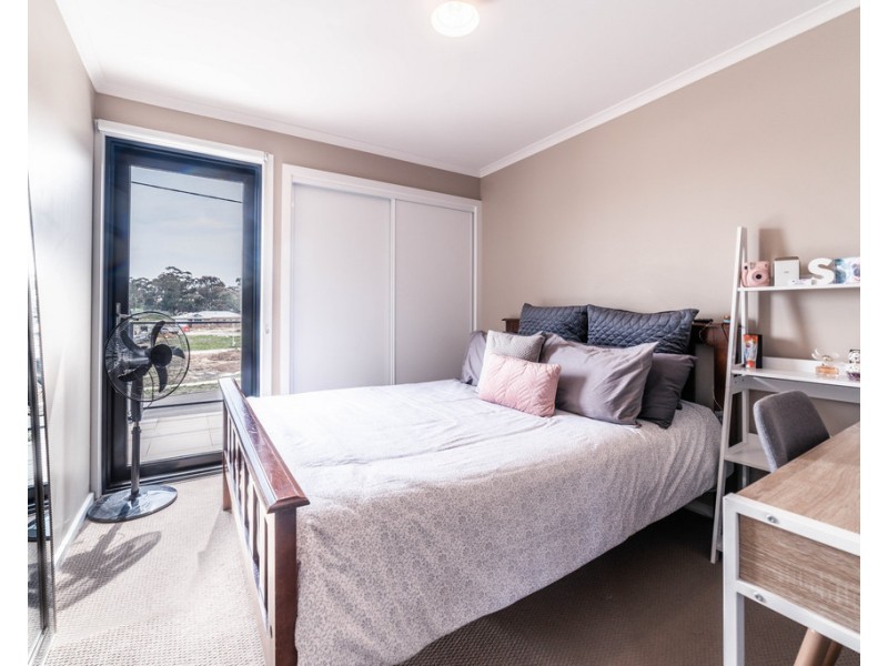 1 Lorne Terrace, Flora Hill VIC 3550