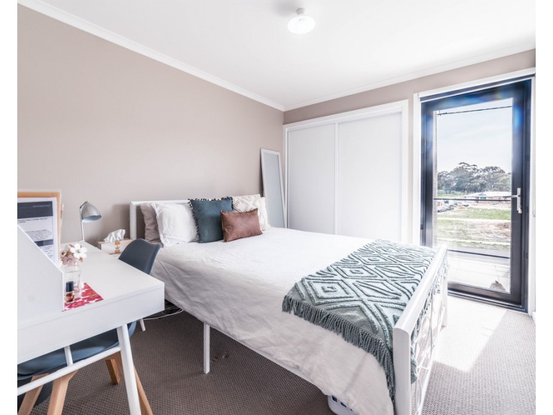 1 Lorne Terrace, Flora Hill VIC 3550