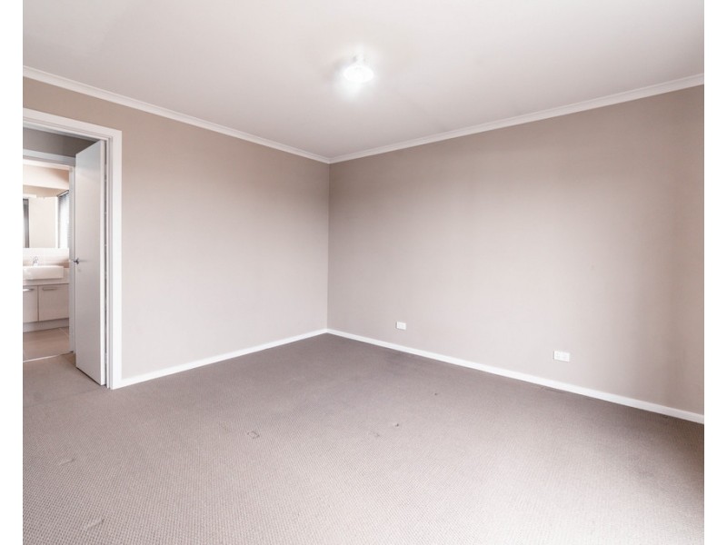 1 Lorne Terrace, Flora Hill VIC 3550