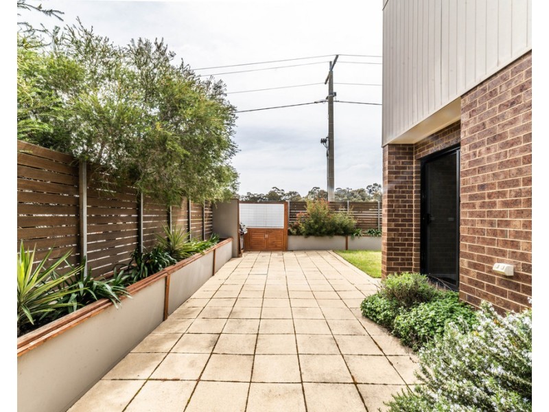 1 Lorne Terrace, Flora Hill VIC 3550