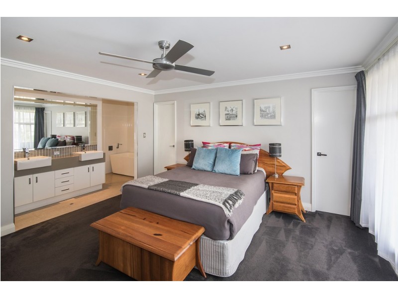 21 Callitris Crescent, Broadwater WA 6280