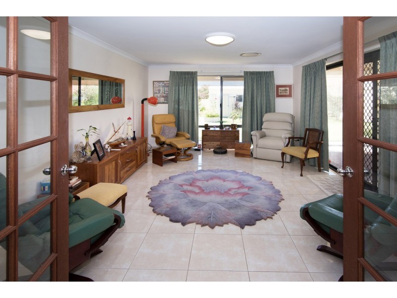 4 Pickmore Circus, West Busselton WA 6280