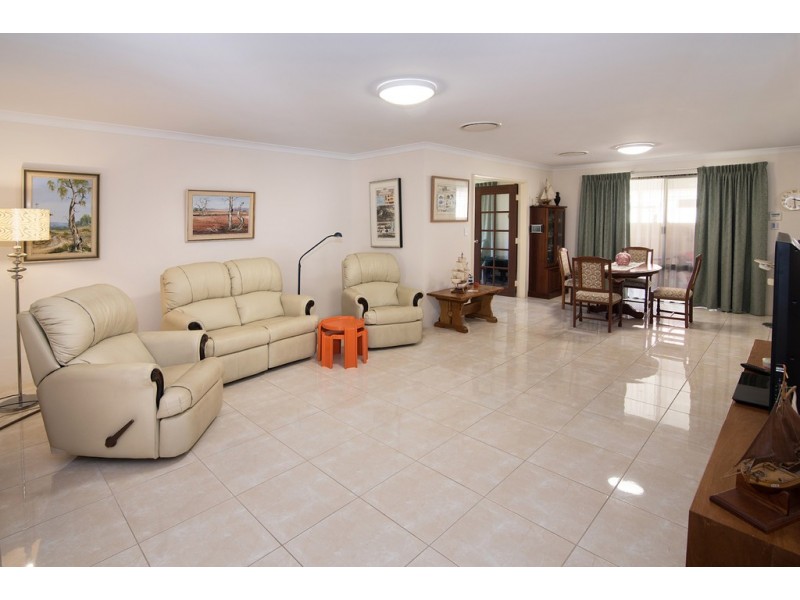 4 Pickmore Circus, West Busselton WA 6280