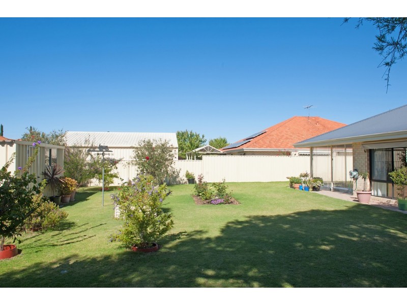 4 Pickmore Circus, West Busselton WA 6280