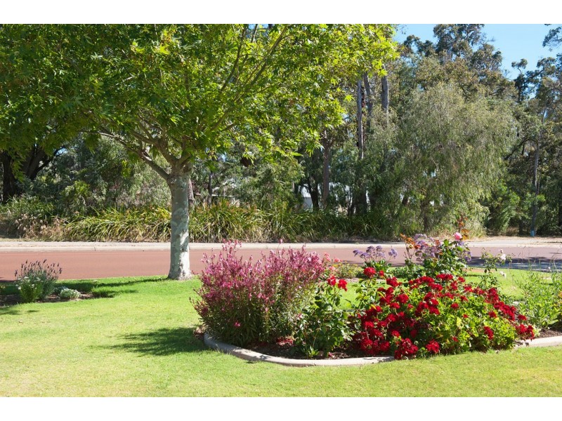 4 Pickmore Circus, West Busselton WA 6280