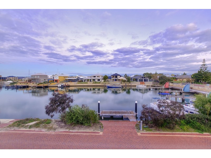 2/24 Freycinet Drive, Geographe WA 6280
