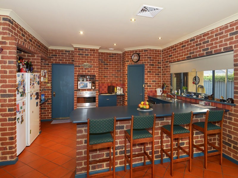 8 Plover Court, Geographe WA 6280