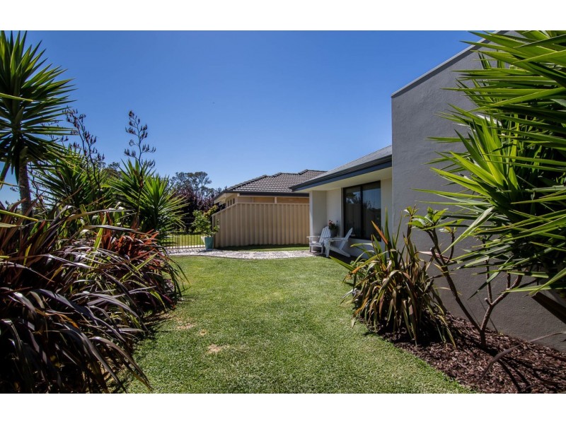 38 Sunflower Turn, Yalyalup WA 6280