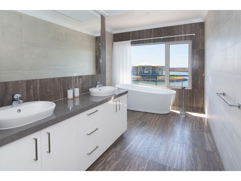 1/9 Bernier RTT, Geographe WA 6280
