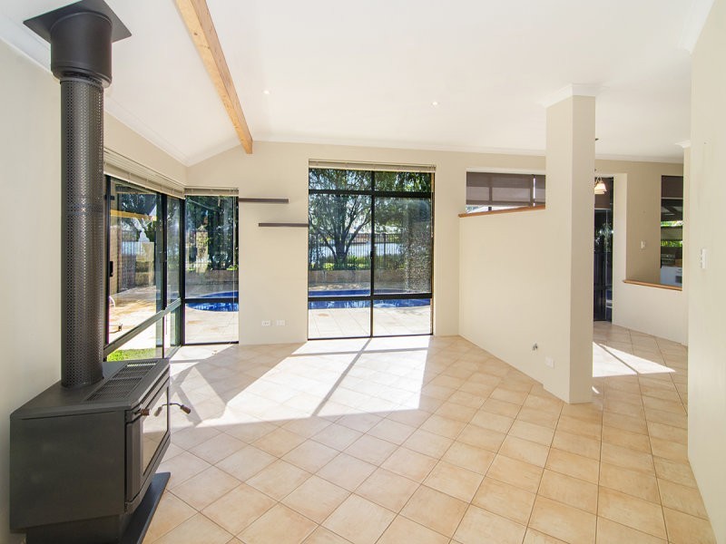 9 Mussel Court, Geographe WA 6280