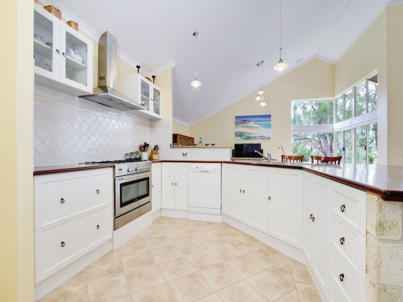 9 Lincoln Street, Abbey WA 6280