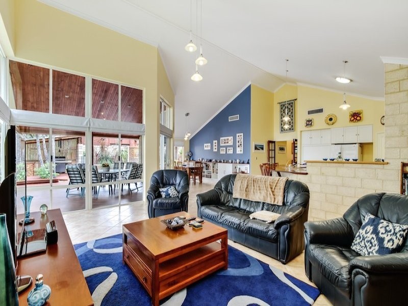 9 Lincoln Street, Abbey WA 6280