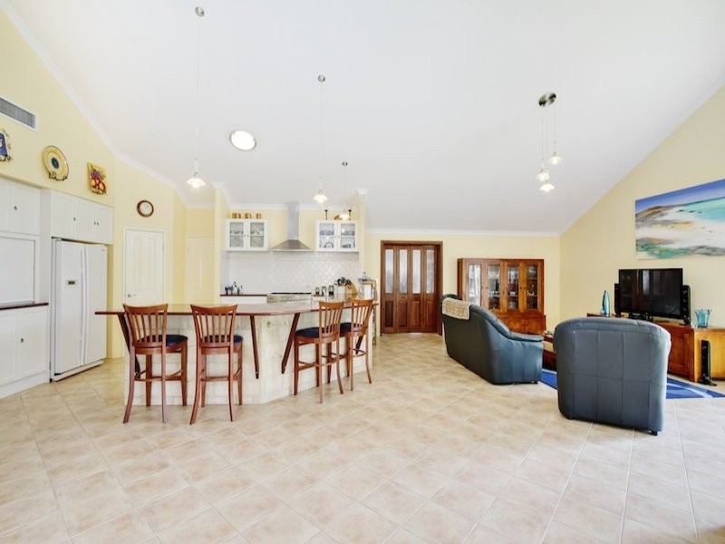 9 Lincoln Street, Abbey WA 6280