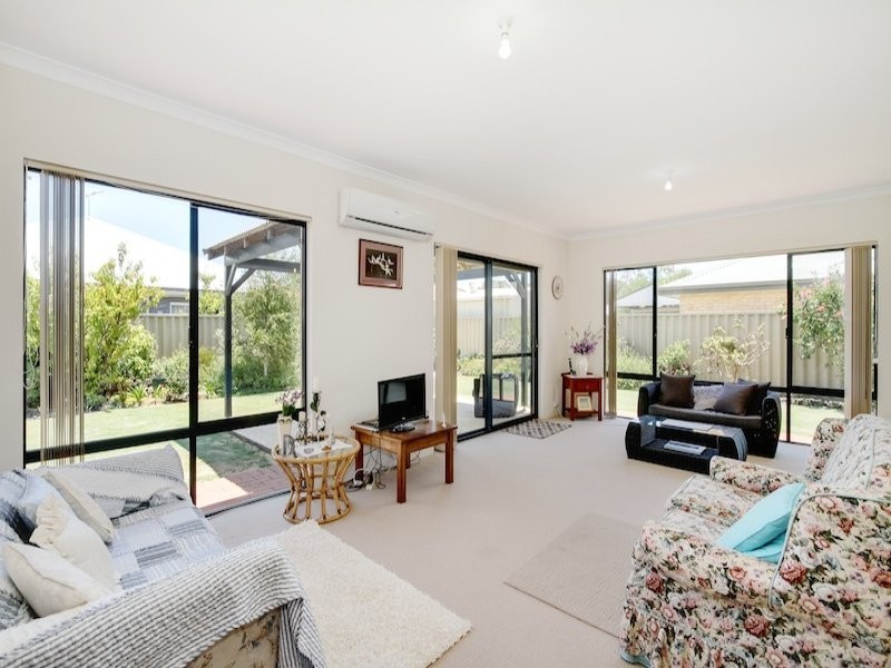 8 Captain Gill Brace, Broadwater WA 6280