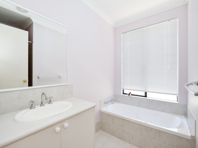 8 Captain Gill Brace, Broadwater WA 6280