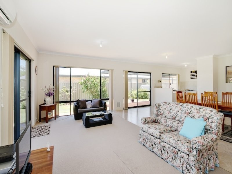 8 Captain Gill Brace, Broadwater WA 6280