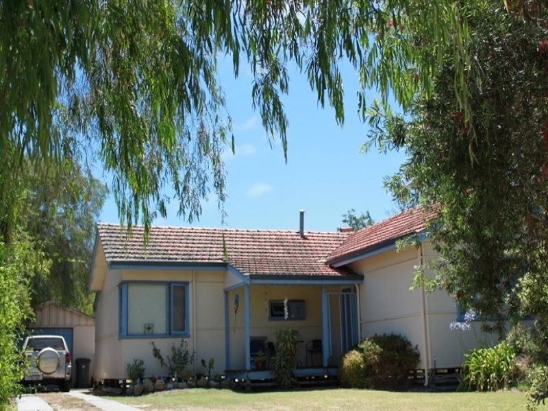 7 Backhouse Street, West Busselton WA 6280