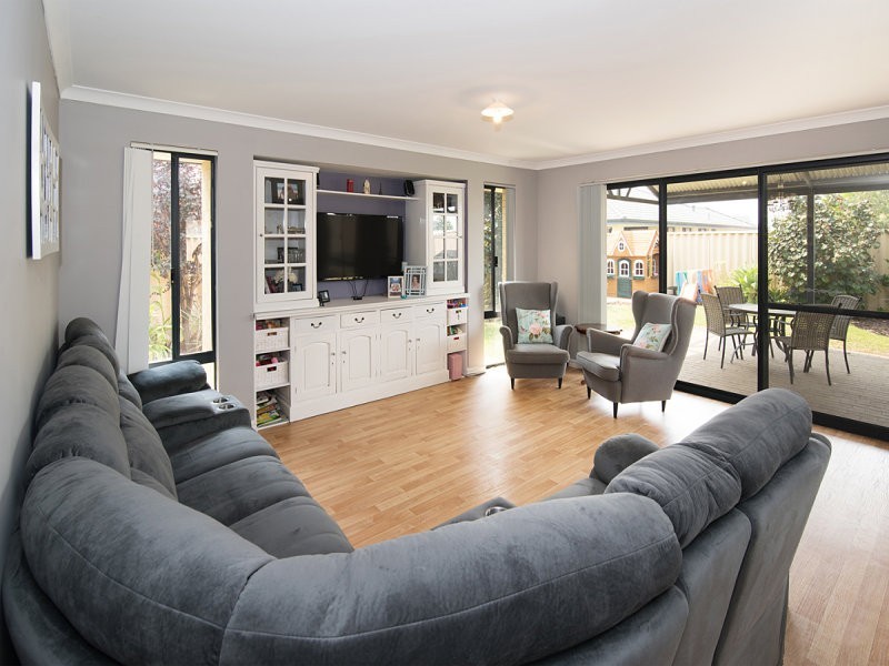 8 Lavender Gardens, Yalyalup WA 6280