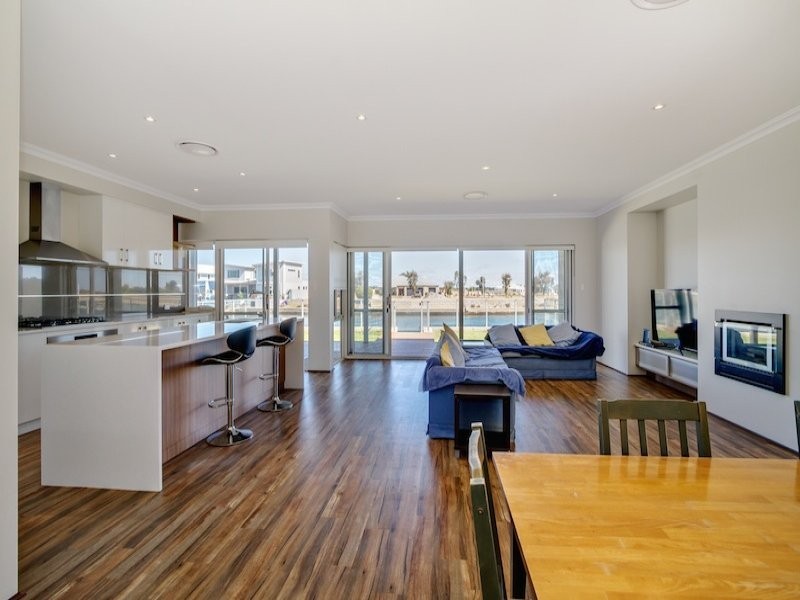 24 Burgee Cove, Geographe WA 6280