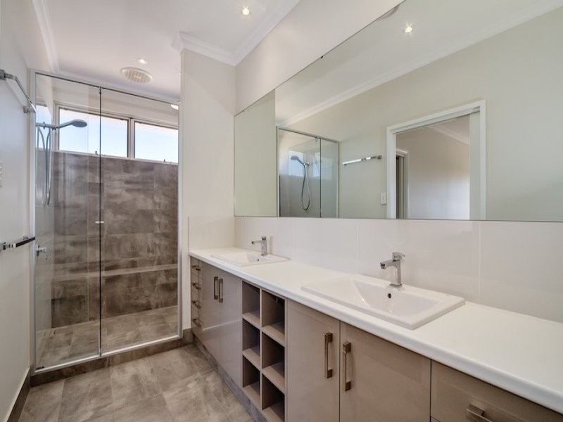 24 Burgee Cove, Geographe WA 6280