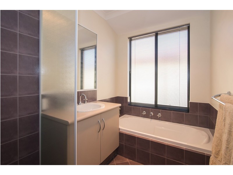 36 Honeyeater Crescent, Geographe WA 6280