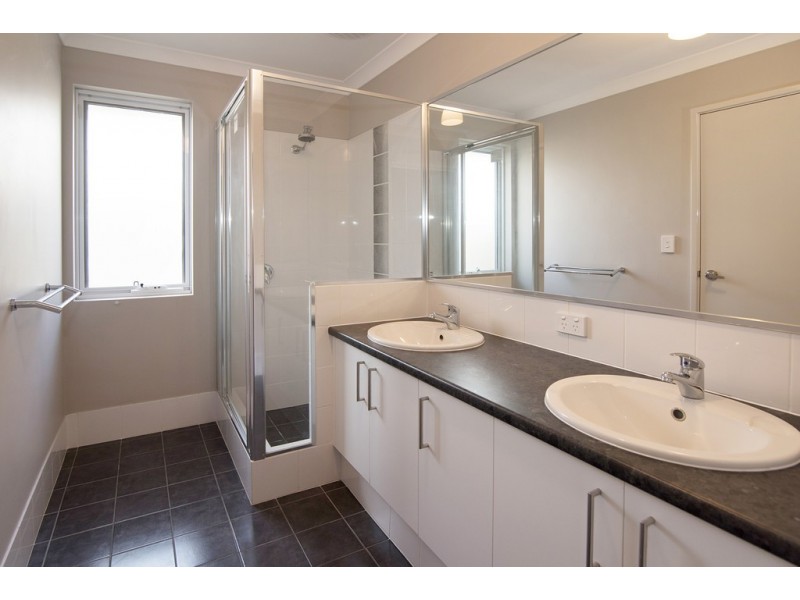 13 Silvereye Street, Kealy WA 6280