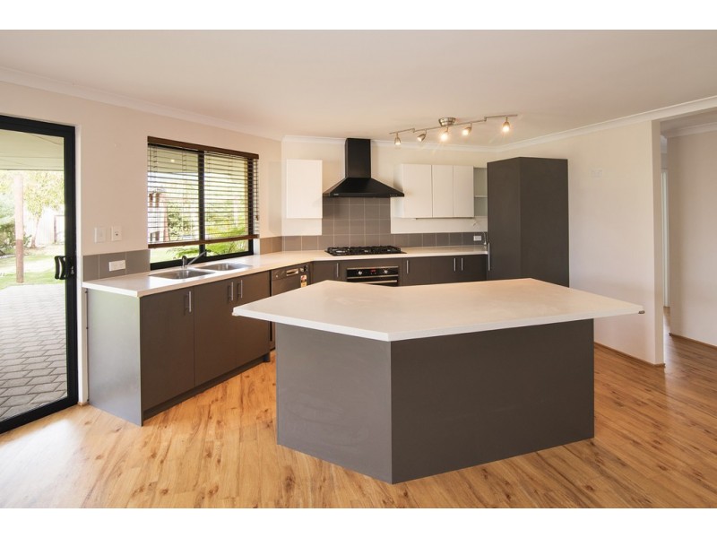 5 Flinders Crescent, Abbey WA 6280