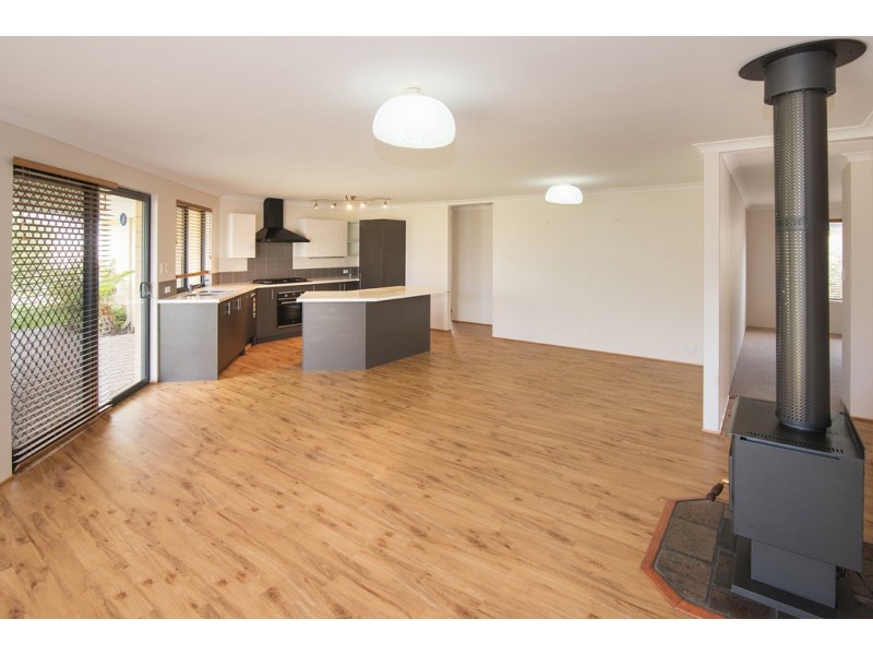 5 Flinders Crescent, Abbey WA 6280