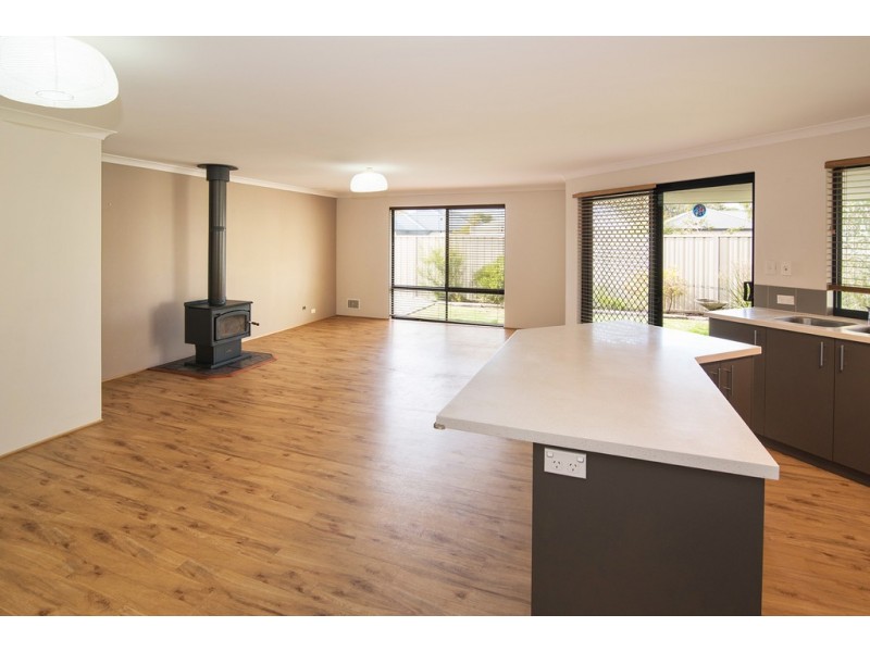 5 Flinders Crescent, Abbey WA 6280