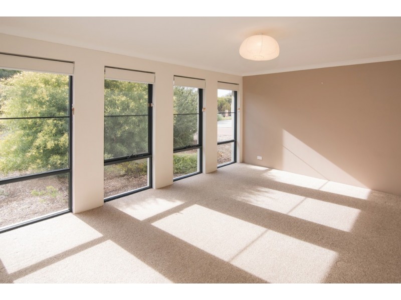 5 Flinders Crescent, Abbey WA 6280