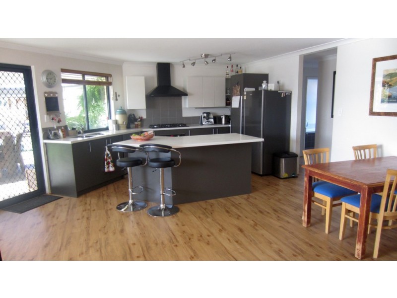 5 Flinders Crescent, Abbey WA 6280